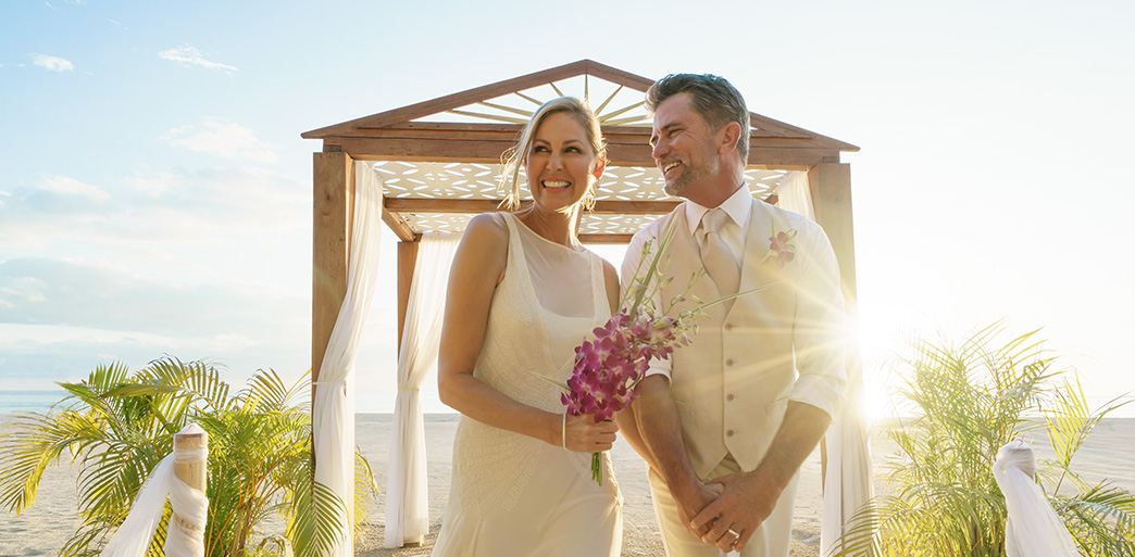 How to plan a vow renewal ceremony - Couples Resorts